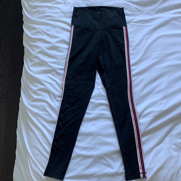 Aritzia TNA black leggings - Picture 2 of 3